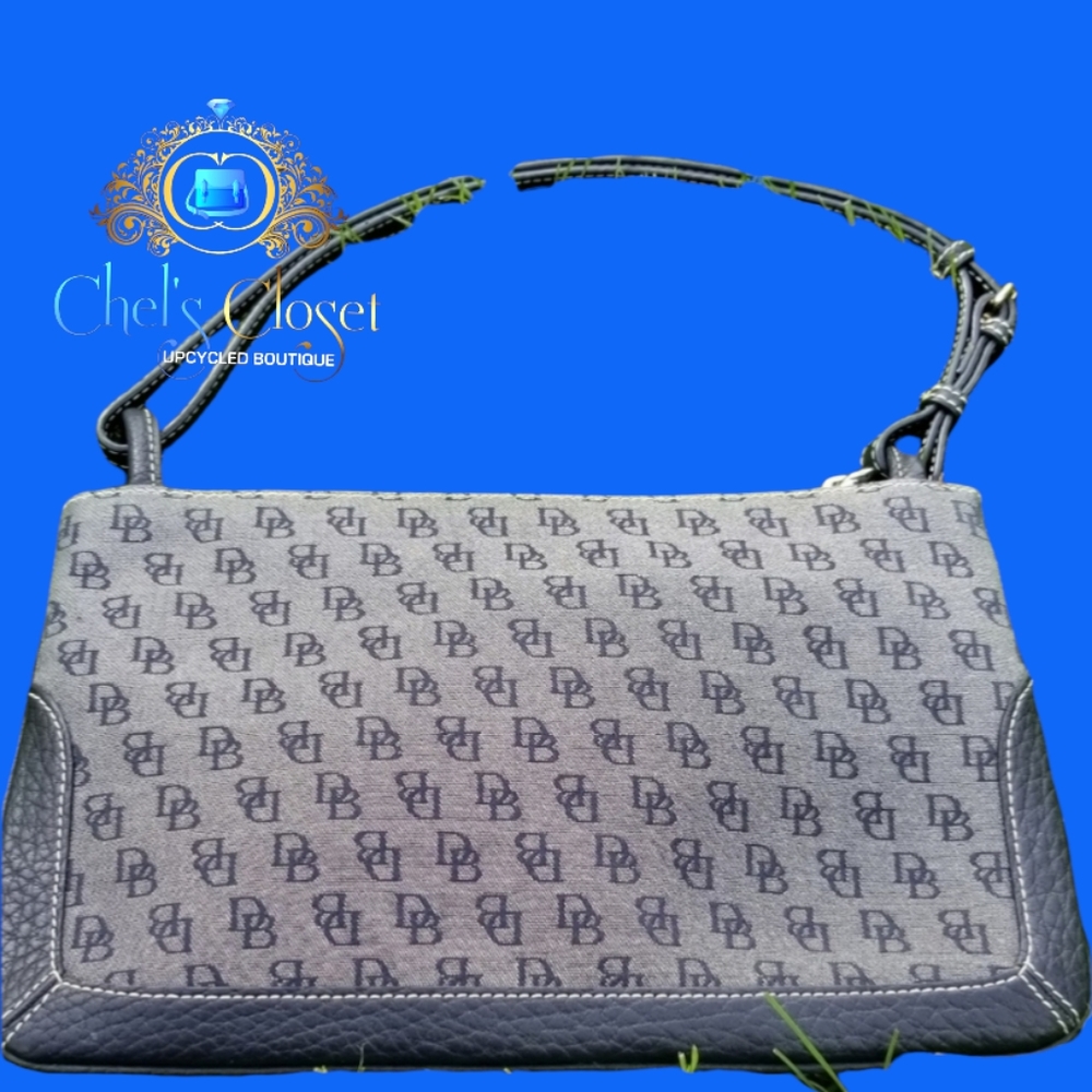 CLASSIC STYLE  Dooney and Bourke